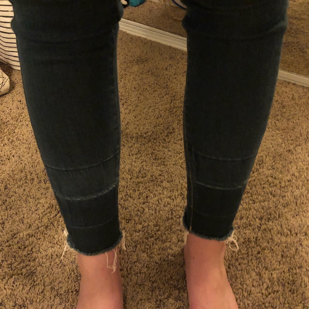 Universal thread jeans! Medium-dark wash skinny